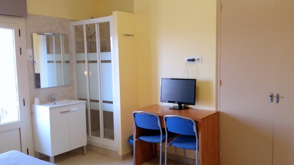 Triple Room Shared Toilet