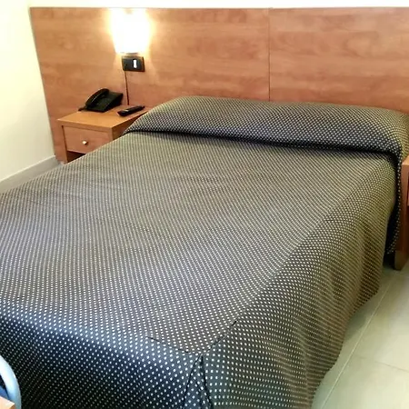 Hostal Capitol Ramblas-3